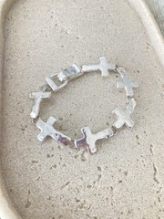 Hammered Silver Tone Cross Link Bracelet Religious Faith Brutalist Glossy