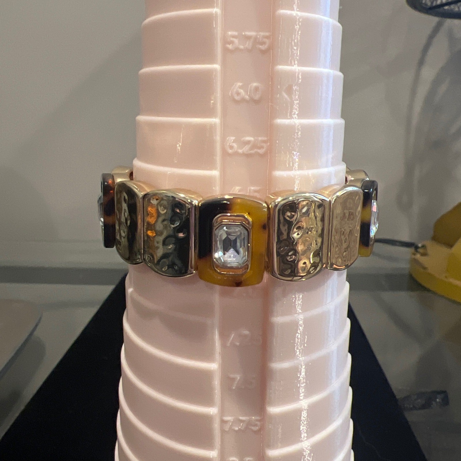 Lilly Pulitzer Tortoise Shell Rhinestone Hammered Gold Tone Stretch Bracelet Vtg gallery