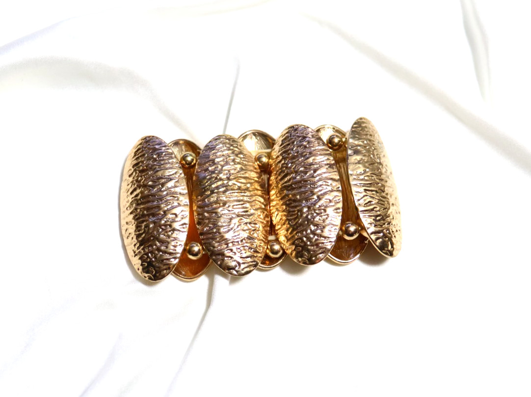 PRETTY Large Wide Chunky Oval Textured Curved Link Elasticated BRACELET gallery