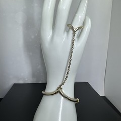 Women Gold Metal Hand Chain Bracelet Noir Brand V Connected Ring