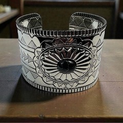 New Silver Tone Western Cuff Bracelet