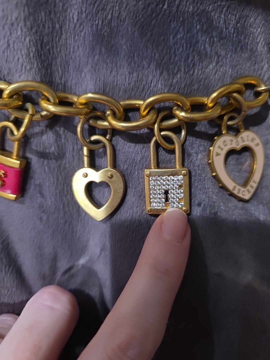 Victoria's Secret Y2K Chunky Gold Heart Charm Bracelet Vintage Enamel Logo gallery