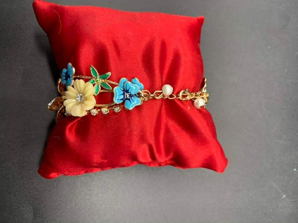 EUC Betsey Johnson Gold Tone Rhinestone & Enamel Floral Bracelet gallery