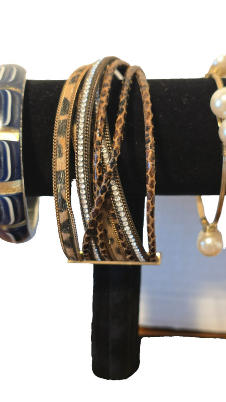 CHICOS BRACLETS AND OTHER BRACELTS LOT gallery