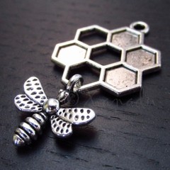Bee Honeycomb 46mm Wholesale Silver Plated Charm Pendants C7232 – 2, 5 Or 10PCs