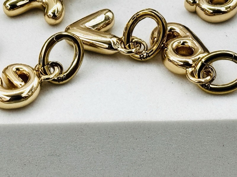 Roxanne Assoulin The Itsy Bitsy Puffy Initial Charm“r” gallery