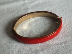 Beautiful Clasp Bracelet Gold Tone Red Inset 2 3/8 x 3/8″ NICE
