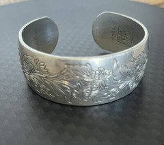 KIRK STIEFF Chrysanthemum HEAVYWEIGHT PEWTER CUFF BRACELET Etched Flower 900-11