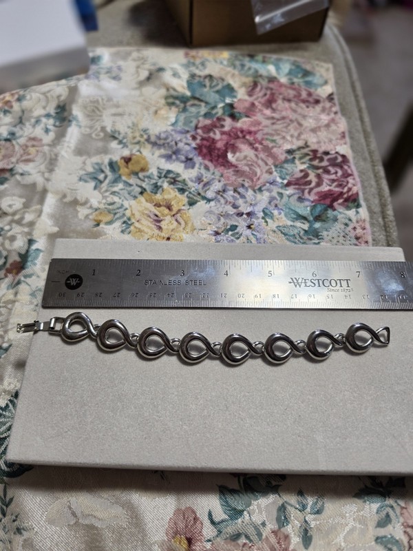 Silver Tone infinity Bracelet 7" gallery