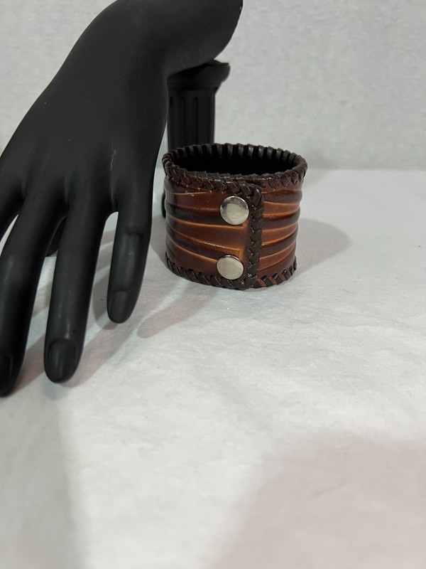 Leather Dark Brown Tooled Cuff Bracelet Faux Turquoise Bead Snaps Len 9" Wid 2" gallery