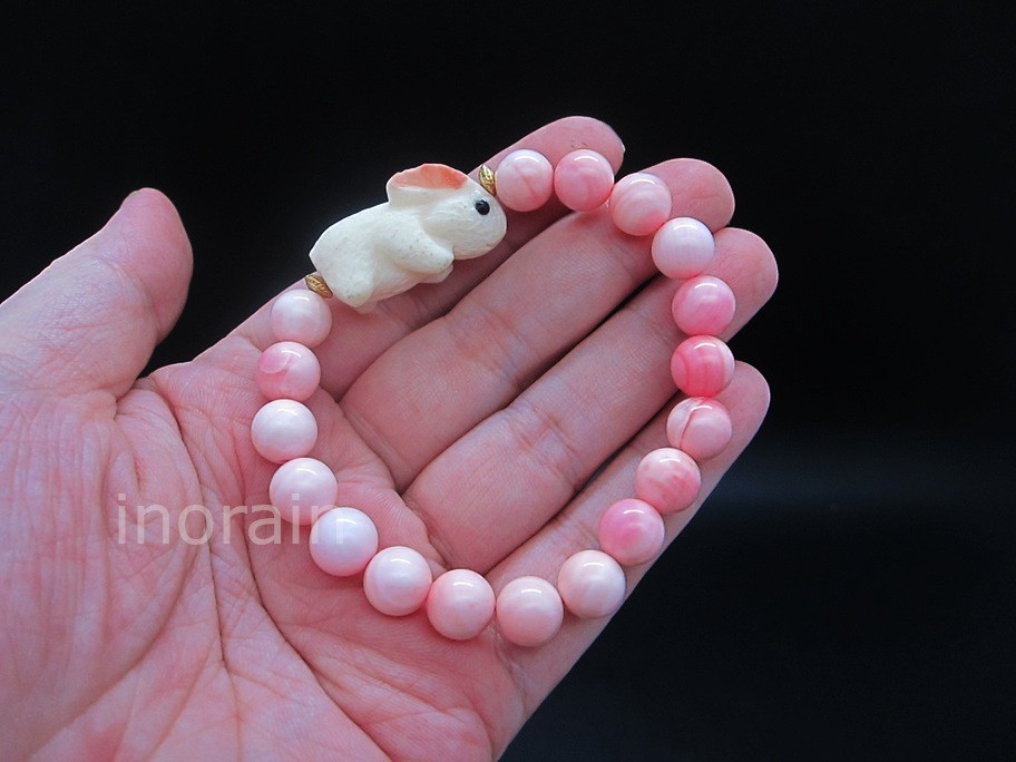 Pink Queen Conch Shell Beaded Bracelet with Rabbit Netsuke 女王贝手串带兔子根付