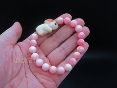 Pink Queen Conch Shell Beaded Bracelet with Rabbit Netsuke 女王贝手串带兔子根付