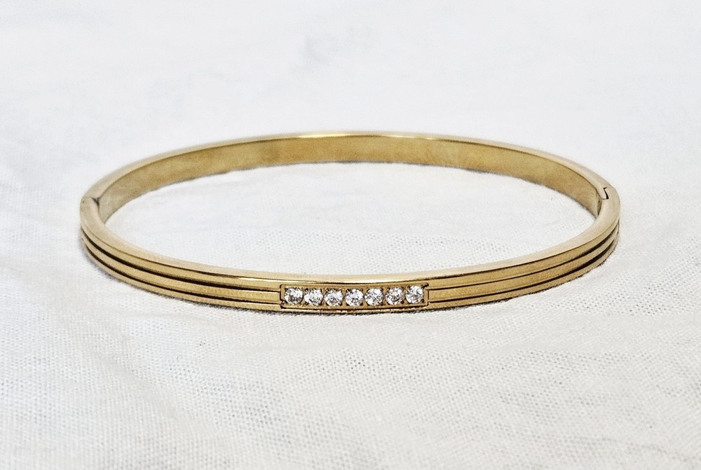 Gold Tone Hinged Bangle Bracelet With 7 Clear Crystals J15-3662