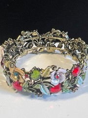 Flower Fashion Bracelet Elegant Hearts and Flowers Crystal Red Green 7 Inches