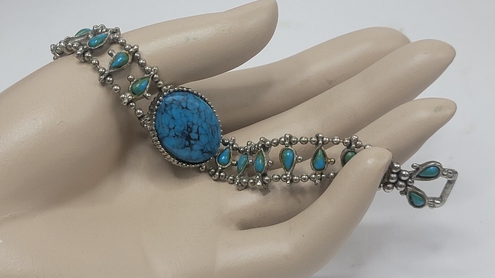 Contemporary Silvertone Link Bracelet Faux Turquoise Colored Oval Cobachon