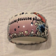 Ed Hardy Pink White Bangle Bracelet Plastic Decorative Stones Art Theme