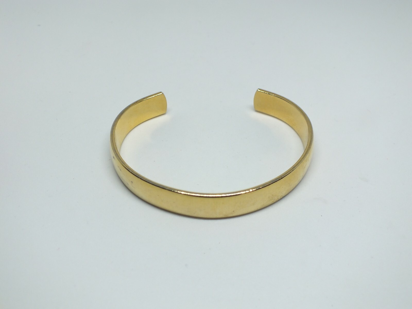 Beautiful Cuff Bracelet Gold Tone Smooth 3/8" W x 2 1/4" Across Widest ID NICE gallery