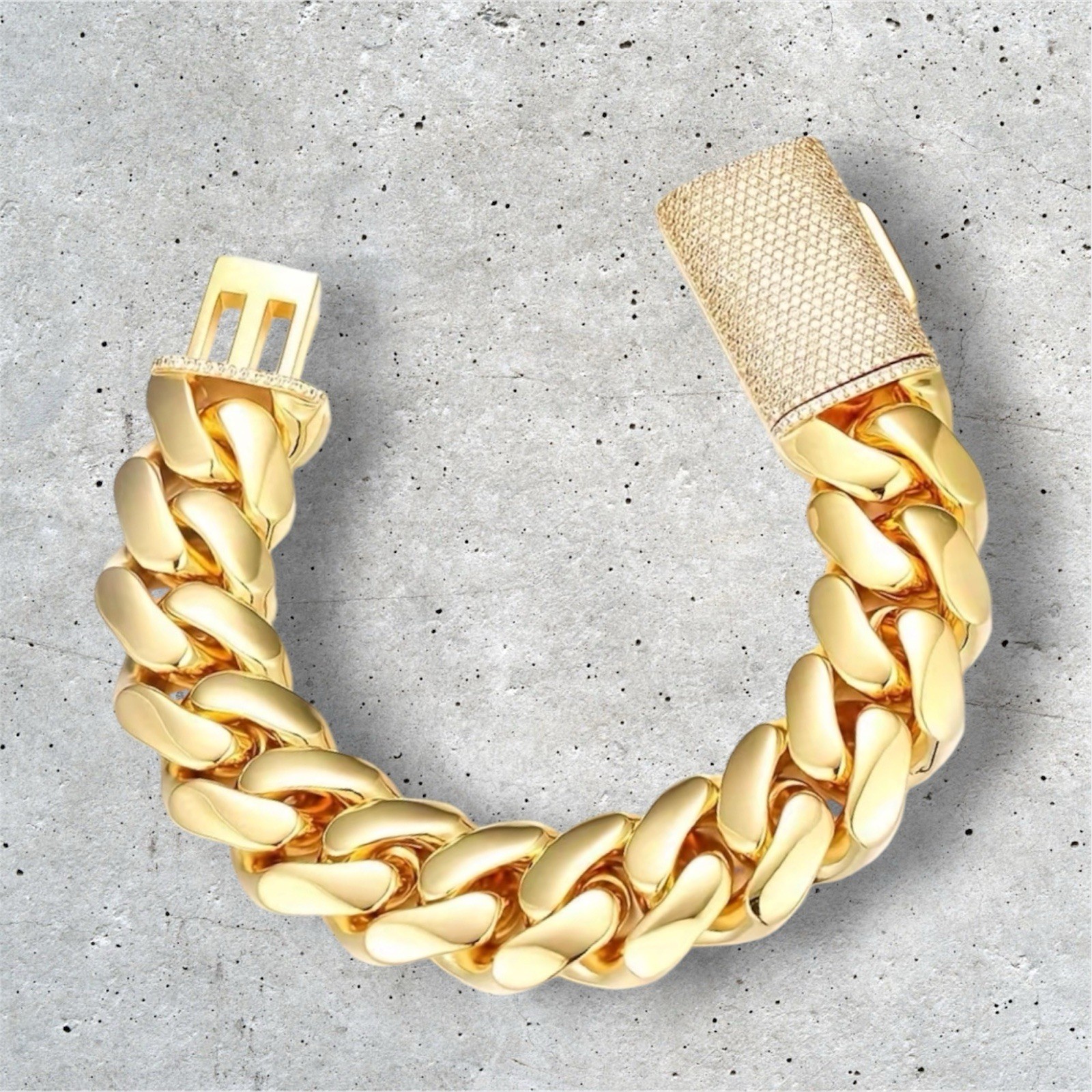 Fashion Bracelet in Gold-Plated Stainless Steel with Cuban Chain 12mm 7.5 Inch gallery