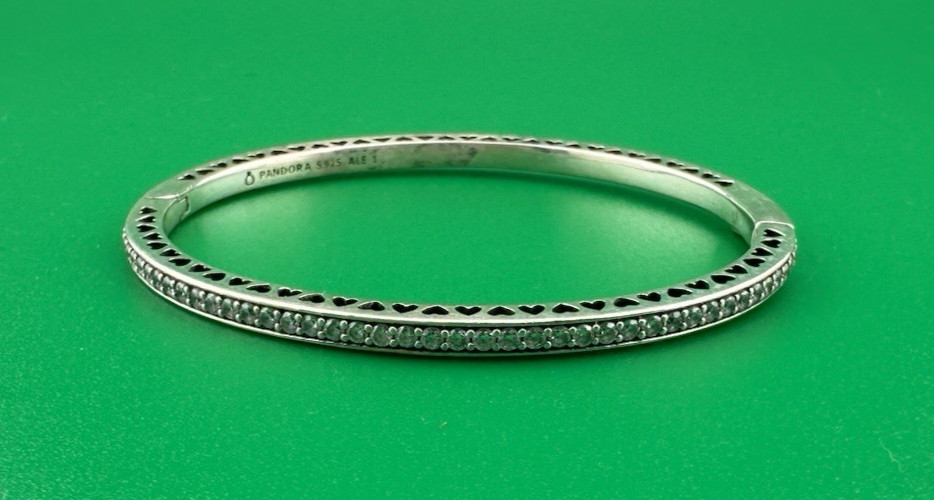 Pandora 590537EN23 Radiant Heart Hinged Bangle S925 ALE Sterling Silver Preowned gallery