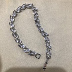 Silver Tone Bracelet With White Crystals Unarmed L :17 Cm