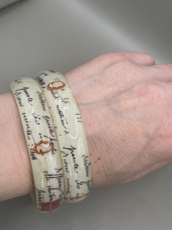 VTG READ! Amedeo NYC "Lettera D'Amore" Cameo Lucite Bangle Bracelets Set Of 2 gallery