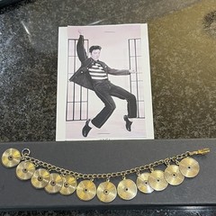 VINTAGE Elvis Presley charm bracelet with miniature gold tone record charms