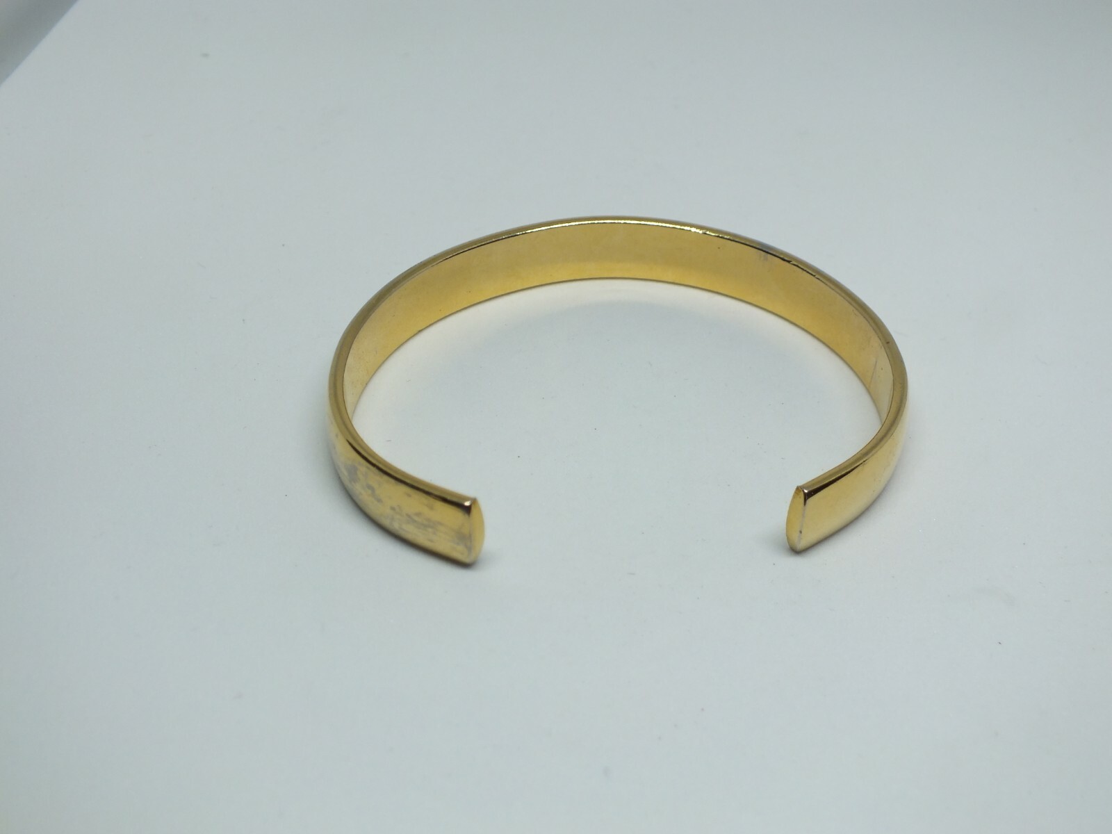 Beautiful Cuff Bracelet Gold Tone Smooth 3/8" W x 2 1/4" Across Widest ID NICE gallery