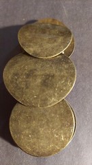 VTG BRASSTONE LARGE MEDALLION METAL STRETCH BRACELET