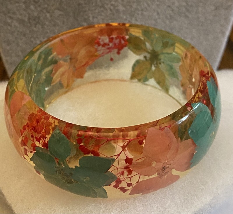 Hand Crafted Real Pressed Dried Flowers Resin Bangle Bracelet 7.25” gallery