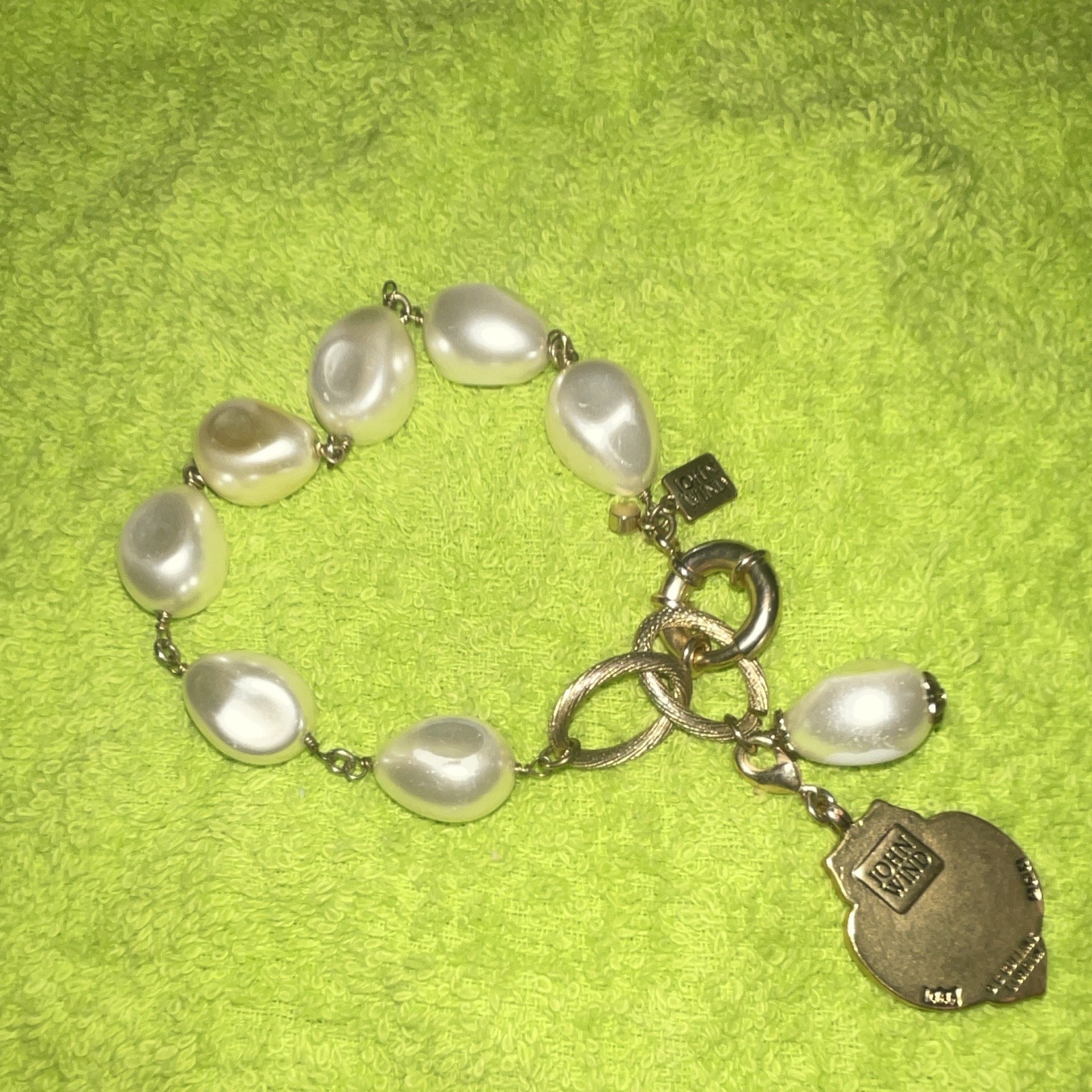 John Wind Signed Pearl Beaded Dangle Charm Bracelet Toggle Clasp White/Gold gallery