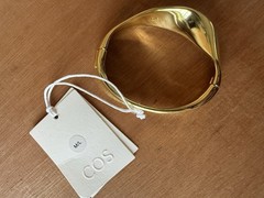 COS CHUNKY SWIRL GOLD BANGLE BRACELET M/L RRP £35**NEW**