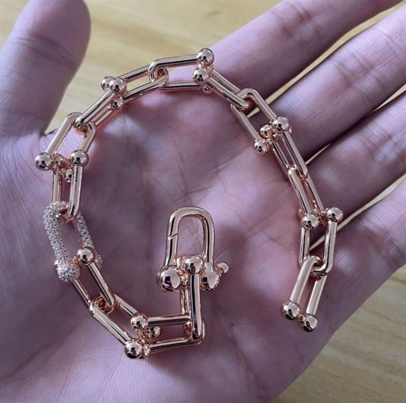 Unisex Horseshoe Buckle Luxury Chunky Chain Diamond Bracelets Three Colors gallery