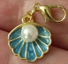 Gold filled 3D Pearl Blue Enamel Oyster/clam Sea Shell Beach Clip-on Charm
