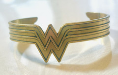 DC Comics Wonder Woman W Logo Gold Tone Metal Cuff Bracelet Signed