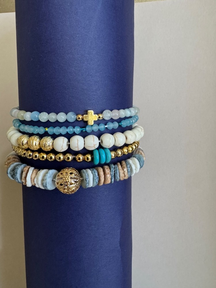 womens 5 piece white, gold, blue and turquoise bracelet