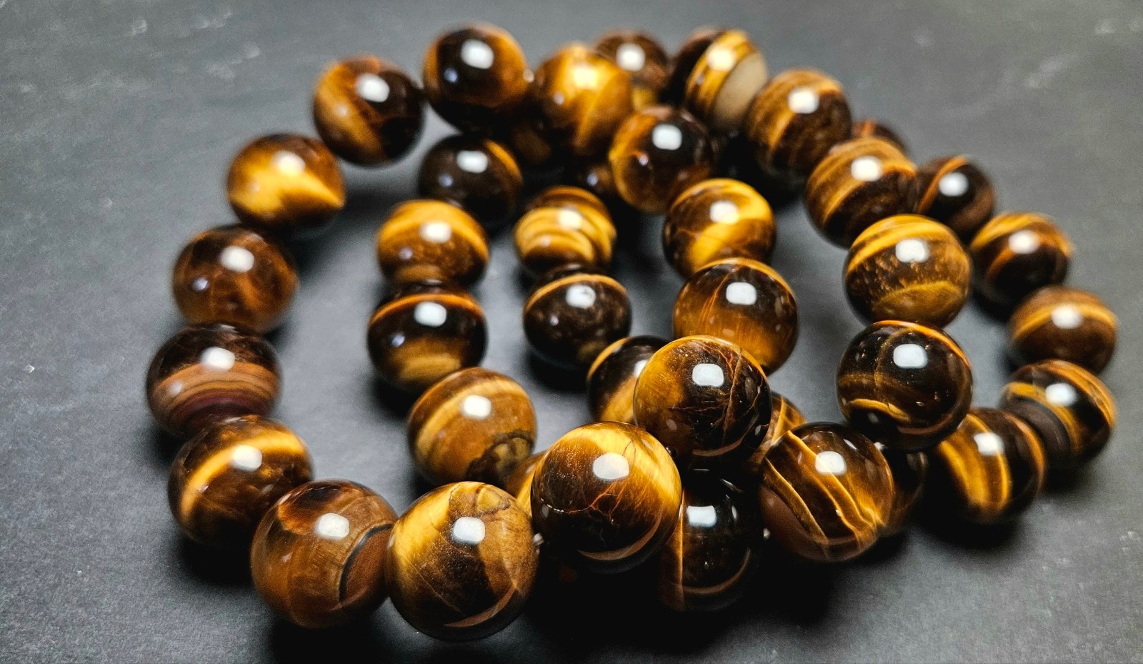 Natural Yellow Tiger’s Eye Beaded Bracelet - Color-Changing Stone 16mm - 20mm gallery