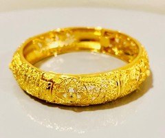 Gold plated open bracelet, luxury bridal wedding accessories.