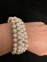 Bracelet Chunky Stretchable Faux Pearl 4 Rows Vintage Nice!
