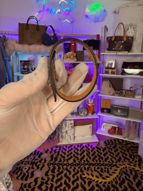 Louis Vuitton Monogram canvas leather bracelet Essential V Gold Finished Brass s gallery
