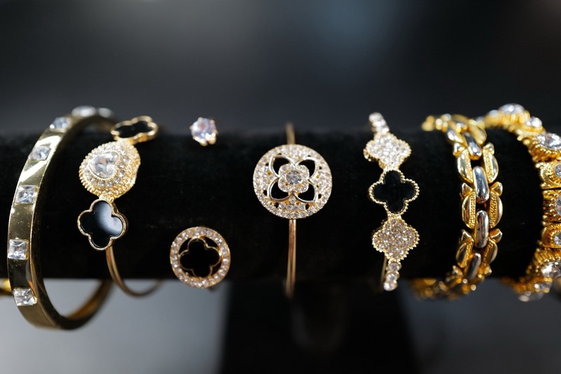 10 Pc Bracelet Lot Gold Tone & Black Assorted Mixed Style Bangles K15 gallery
