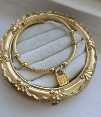 UNOde50 Goldtone Padlock Adjustable Wire Bracelet