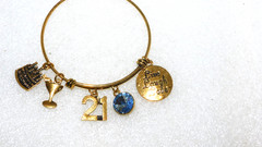 21 st BLUE RHINESTONE CAKE CHAMPAGNE BOTTLE CHARM ADJUSTABLE BRACELET