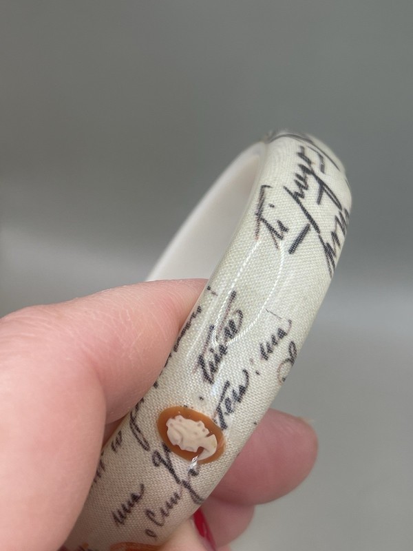 VTG READ! Amedeo NYC "Lettera D'Amore" Cameo Lucite Bangle Bracelets Set Of 2 gallery