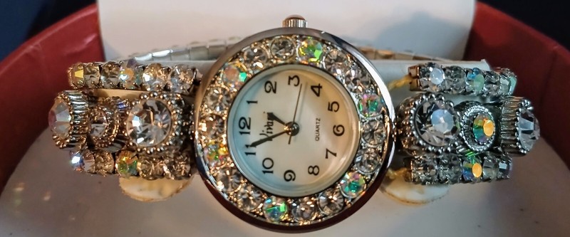 Vintage - VIVANI - Quartz - Rhinestone Watch - 3 Stretch Bracelets - New in Box gallery