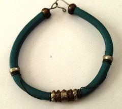 Bracelet Green & G0ld Trim–7in. Long