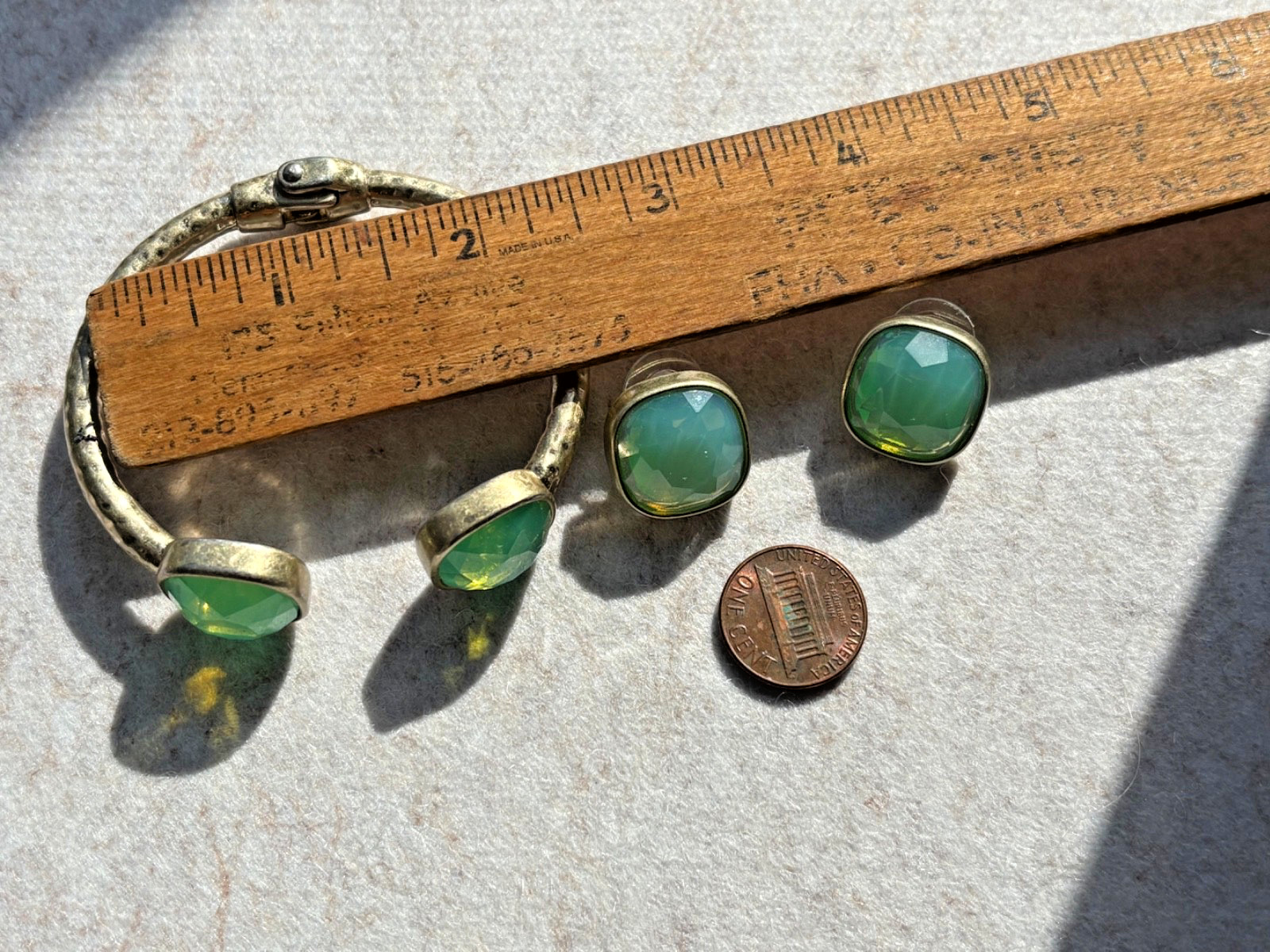 Francesca's Collection Glowing Green Stone Clamper Bracelet & Matching Earrings gallery