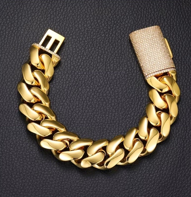 Fashion Bracelet in Gold-Plated Stainless Steel with Cuban Chain 12mm 8.5 Inch gallery