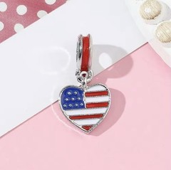V97 SILVER UNITED STATES HEART FLAG DANGLE CHARM