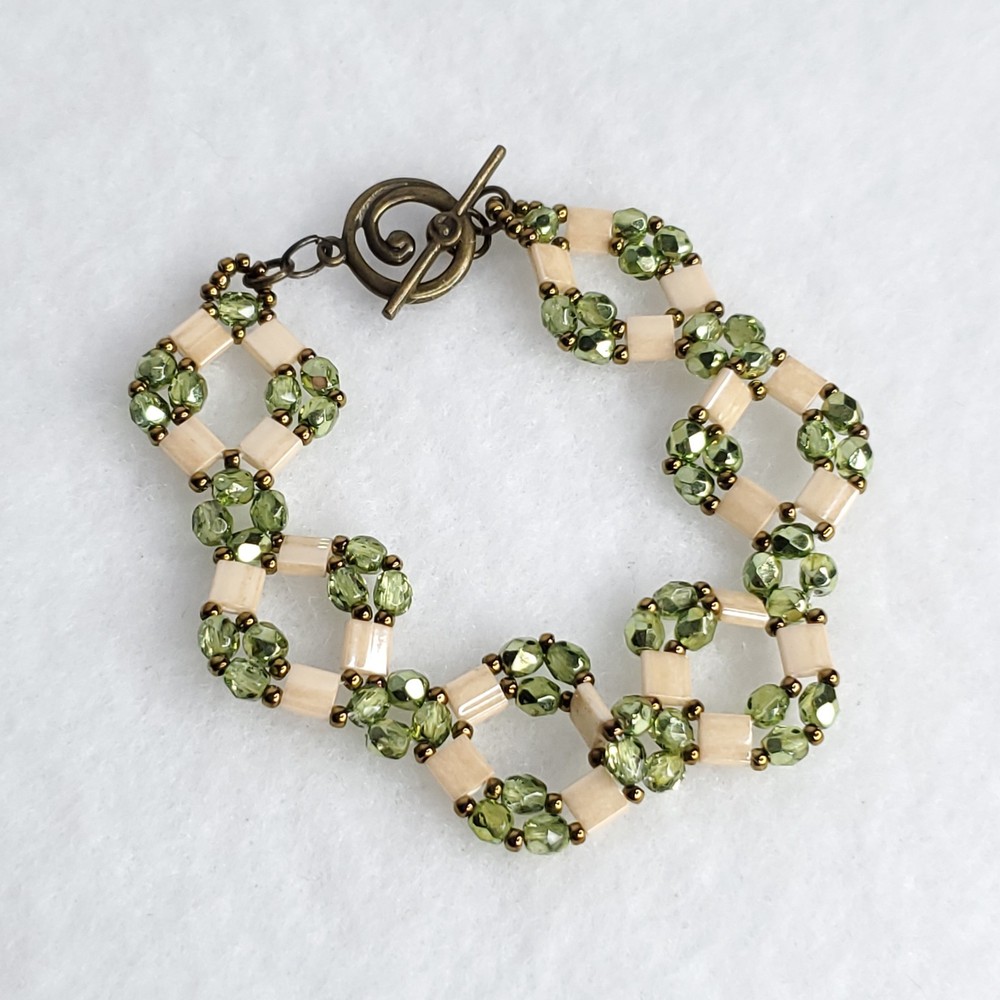 Beaded Bracelet Green Tan Sparkly Toggle 7.5"