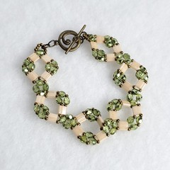Beaded Bracelet Green Tan Sparkly Toggle 7.5″